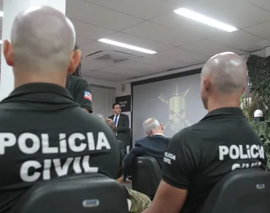 De acordo com a Polícia Civil, o corpo exalava um forte cheiro de gasolina