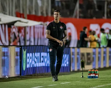 Thiago Carpini está pressionado no cargo rubro-negro