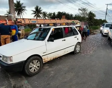 O homem foi assassinado a tiros dentro do carro da empresa