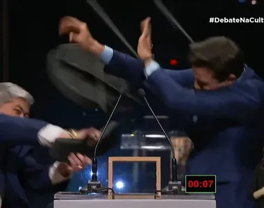 Datena agrediu Pablo Marçal com uma cadeira durante o debate deste domingo (15)