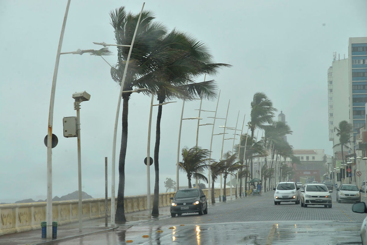 Inverno na Avenida Oceânica