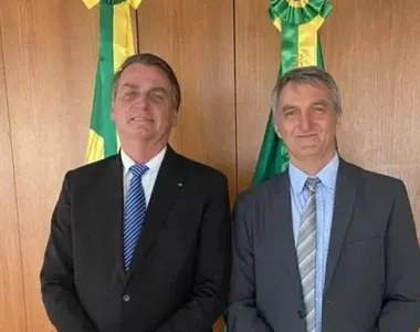 Renato Bolsonaro ao lado do irmão Jair