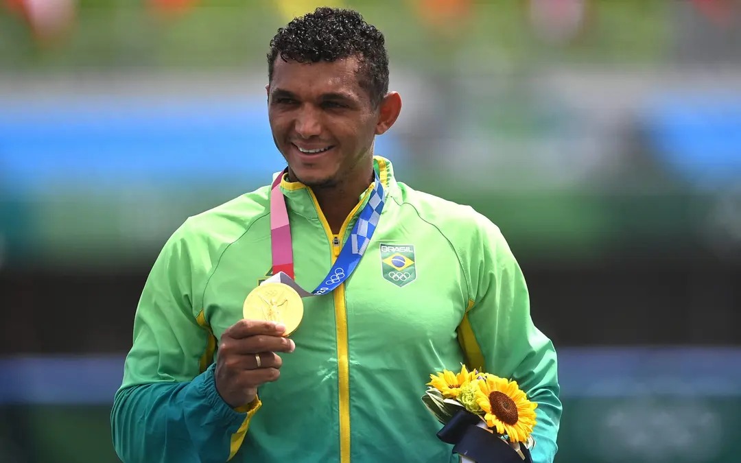 Medalhista baiano está treinando em Portugal e irá a Paris apenas para cerimônia