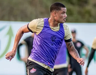 Janderson em treino do Vitória