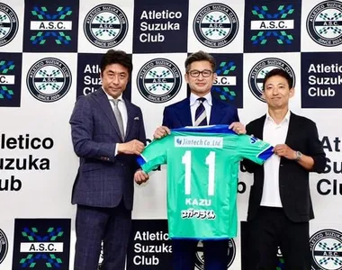 Kazu Miura foi apresentado pelo Atlético Suzuka