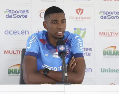 Kanu, zagueiro do Bahia, em coletiva