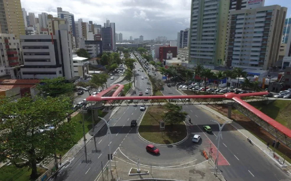 Imagem da Avenida ACM, em Salvador