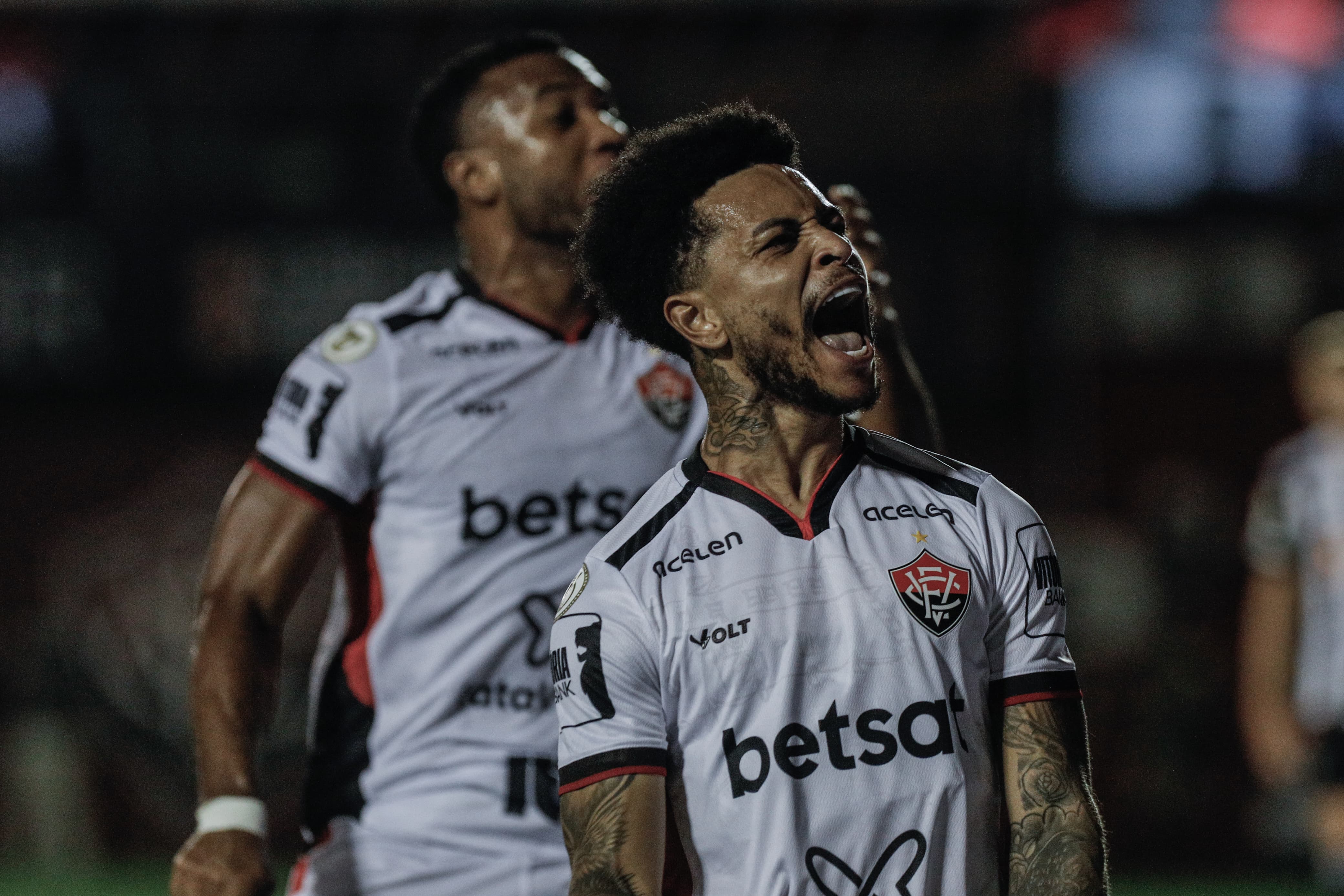 Matheusinho marcou o primeiro gol da partida em Salvador