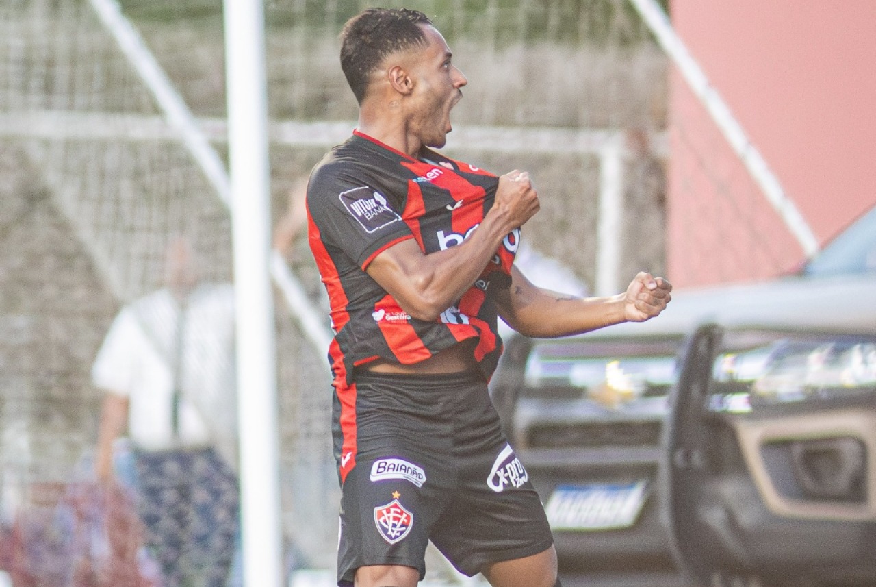 O atacante não atua desde a partida contra o São Paulo, no Barradão