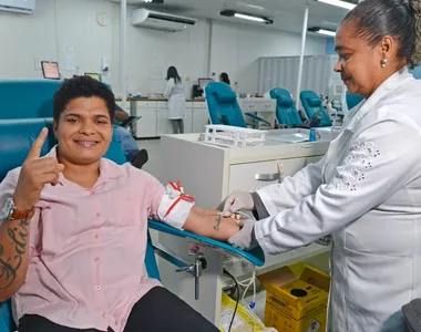 Adriana, medalhista em Londres 2012, esteve na sede da Hemoba