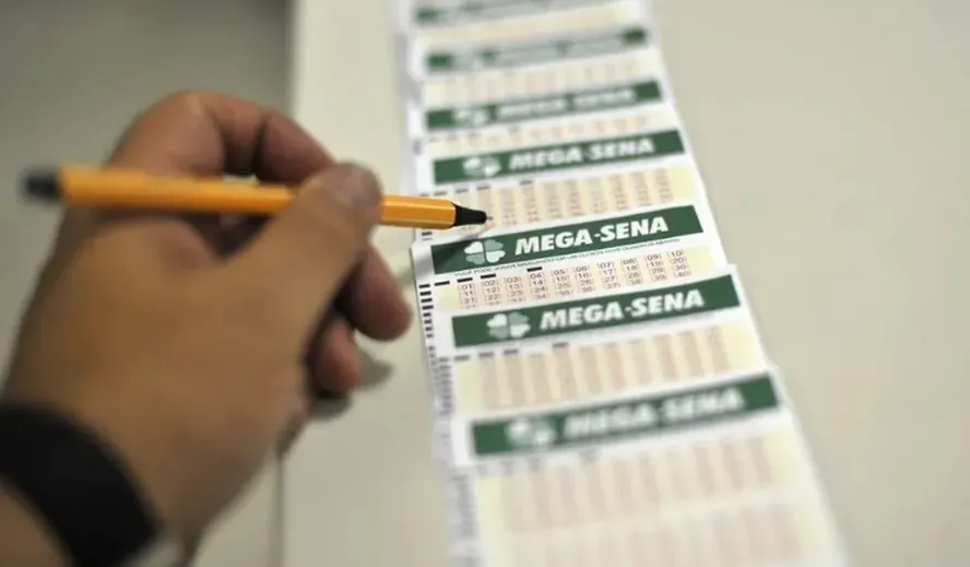 Mega-Sena acumulou novamente e novo sorteio acontece neste sábado (10)