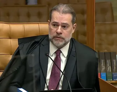 Ministro não tem previsão de alta médica