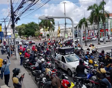 Diversas pessoas participaram do protesto