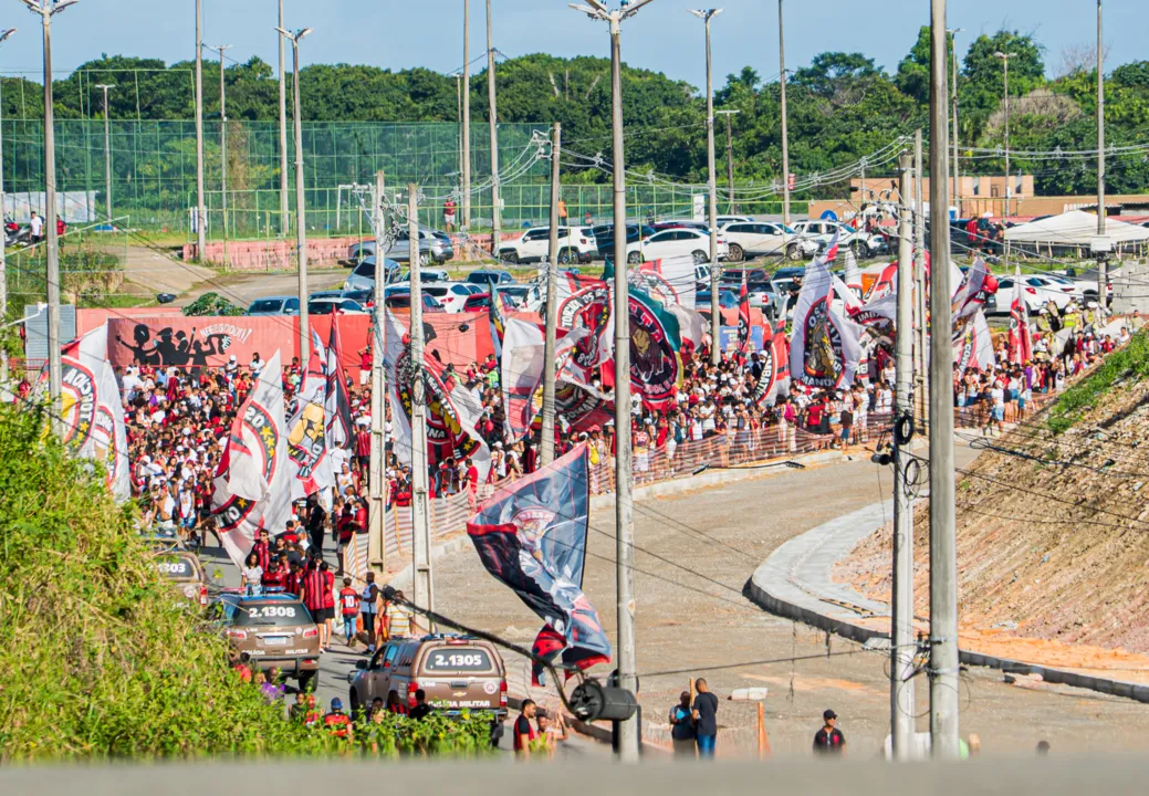 Membros da TUI encurralaram os volantes Dudu e Rodrigo Andrade