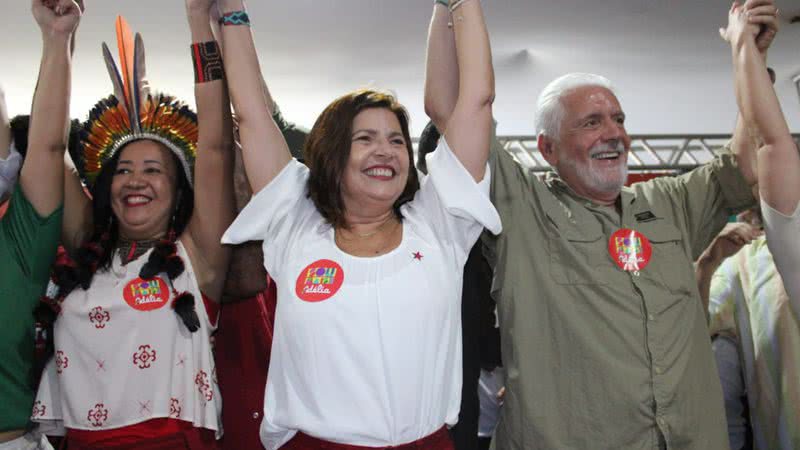 Adélia Pinheiro e Jaques Wagner no lançamento da pré-candidatura