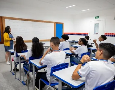 Frequência e aprovação são indispensáveis para receber a grana