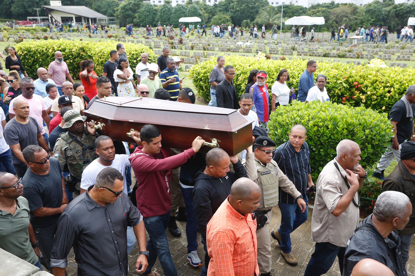 Subtenente foi sepultado na manhã desta quinta-feira (25), no cemitério Bosque da Paz