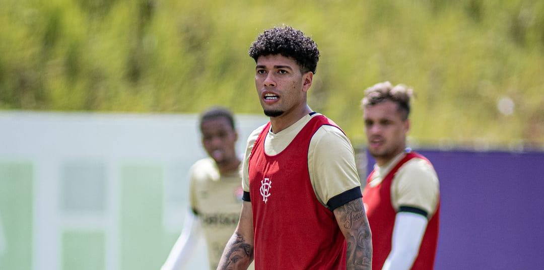 Contratados já vinham treinando no Barradão