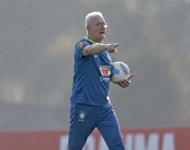 Dorival Júnior está tentando ajeitar time com novas peças