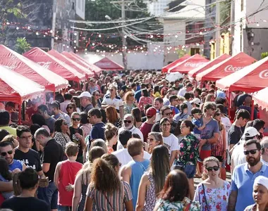 Festa de San Gennaro reúne uma multidão