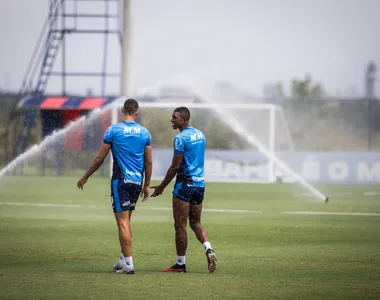 Gabriel Xavier e Kanu em treino