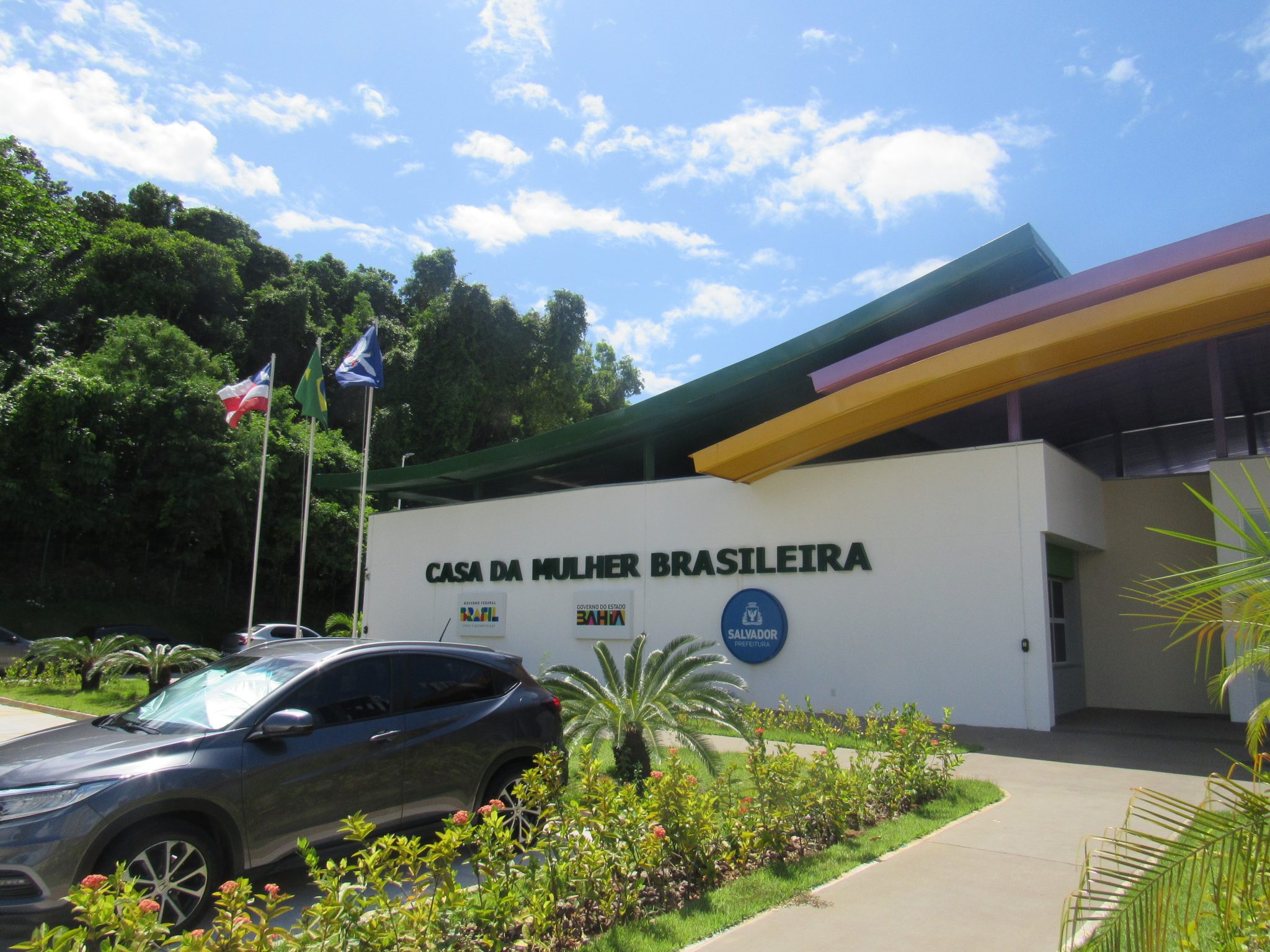 Fachada da entrada principal da Casa da Mulher Brasileira