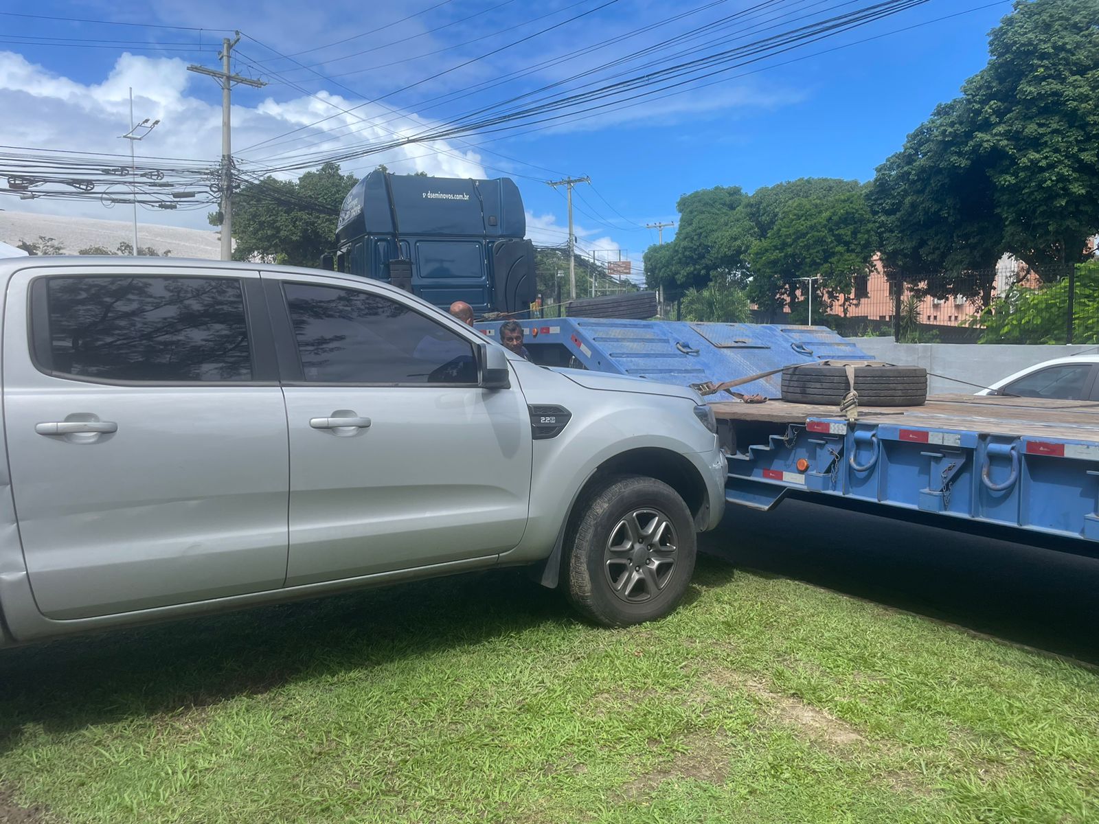 Acidente ocorreu em frente a sede da Polícia Civil