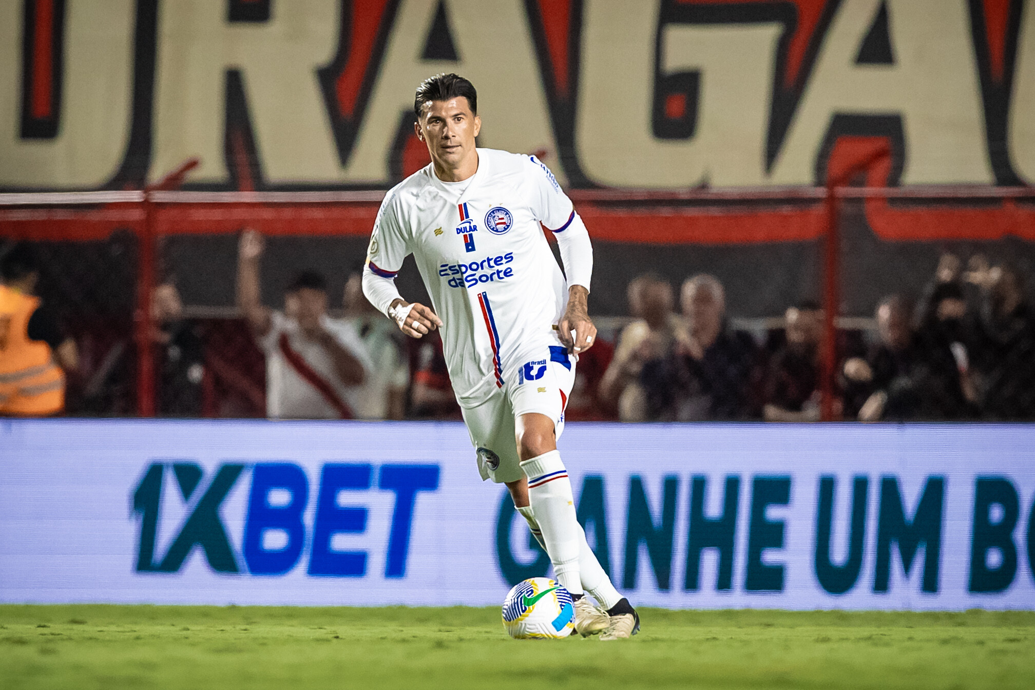 Victor Cuesta foi um dos jogadores suspensos por cartões