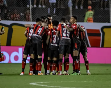 Time rubro-negro vai pra cima dentro do Barradão