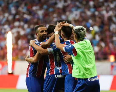 Jogadores do Bahia comemoram gol contra o Criciúma