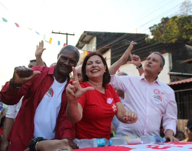 Rui Costa e Adélia levaram uma multidão em Caminhada do Sextou, em Ilhéus