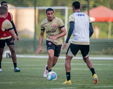 Neris em treino do Vitória