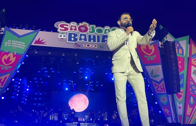 Imagem ilustrativa da imagem Com show cheio de sofrência, Pablo arrasou corações no Parque