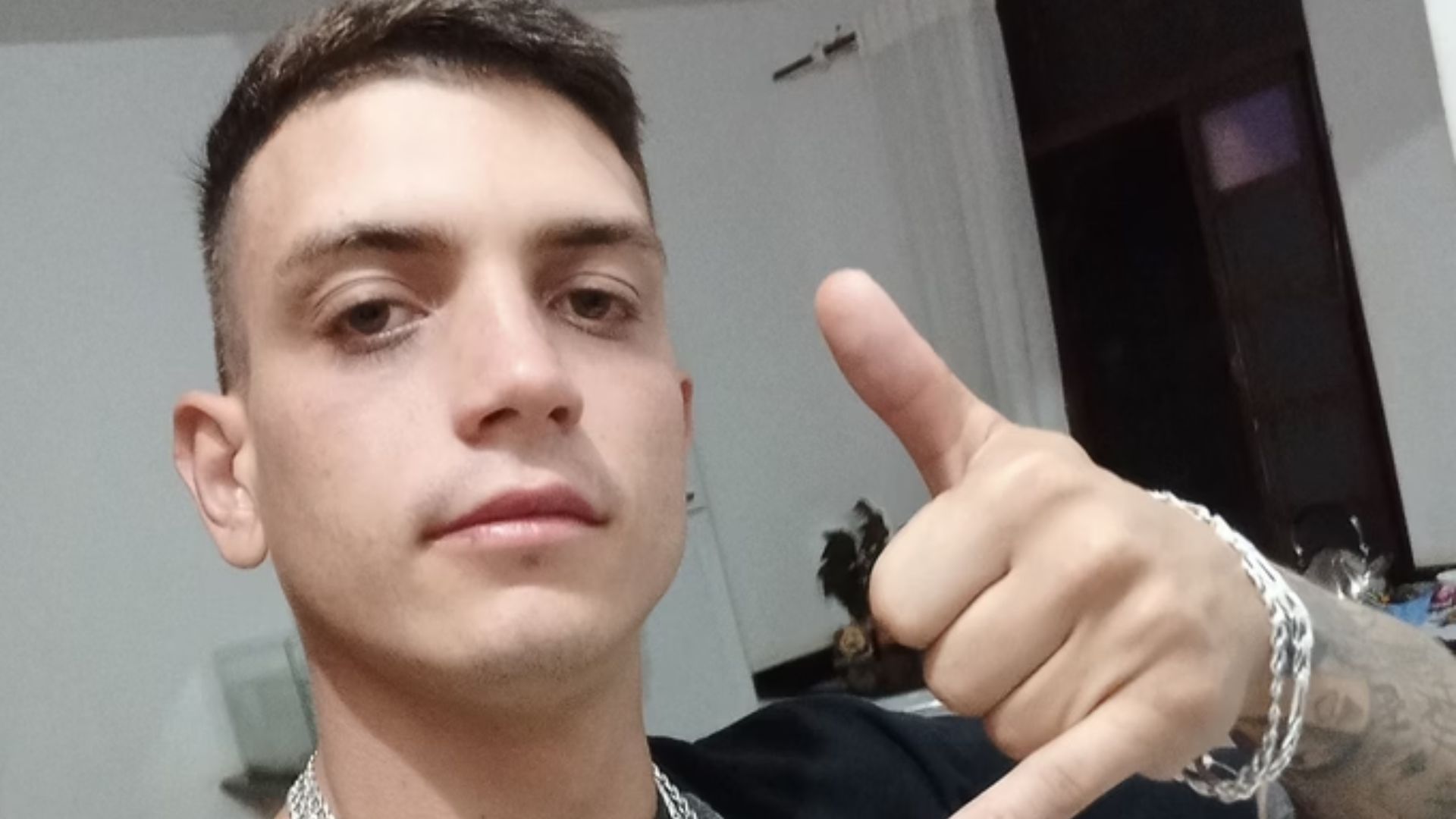 Lembra dele? Genro do beijo grego, Juninho Virgílio faz conteúdos +18 |  Portal Massa