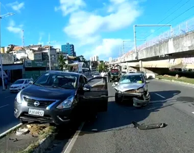 Motorista teria perdido o sentido da via que desejava entrar e tentou dar ré para corrigir