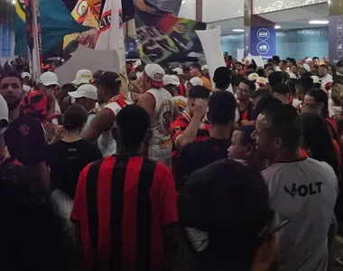 Torcida do Vitória lotou aeroporto mais uma vez