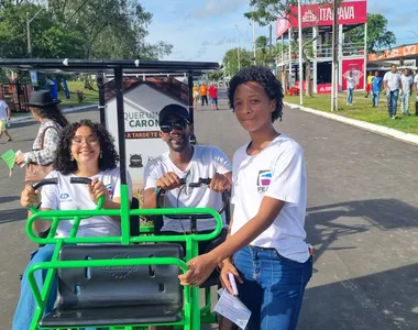 Estudantes se divertem passeando na ‘agrobike’ do A Tarde