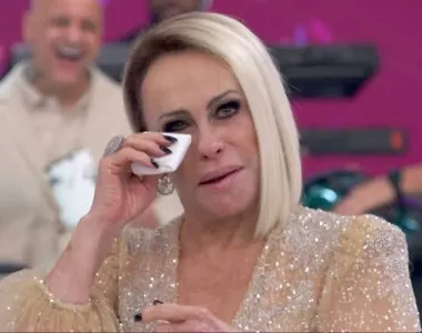 Loira chorou em programa ao vivo