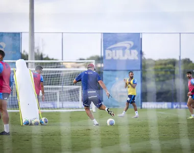 Bahia trabalha sob comando de Ceni, na Cidade Tricolor