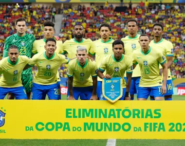 Jogadores da Seleção Brasileira antes da vitória por 4 a 0 contra o Peru