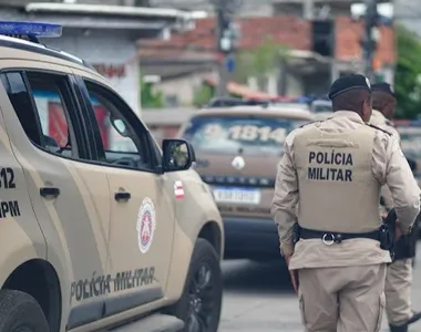 Mulher foi resgatada pela Polícia Militar