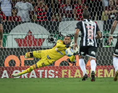 Éverson foi um dos destaques do Galo nas finais da Copa do Brasil