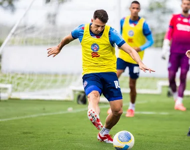 Santiago Arias treinou normalmente com o grupo nesta sexta-feira (22), na Cidade Tricolor