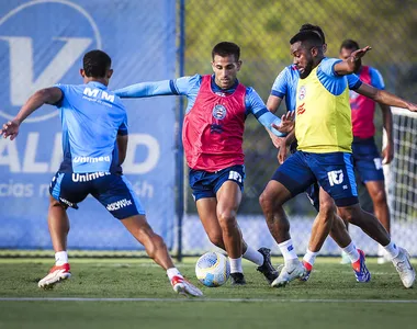 Nicolás Acevedo em meio aos demais atletas tricolores