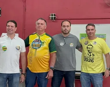 Jair Bolsonaro e filhos em votação