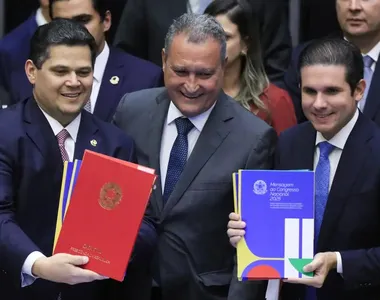 Ministro Rui Costa representou Lula na solenidade no Congresso Nacional