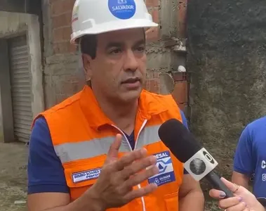 Prefeito esteve no local do deslizamento