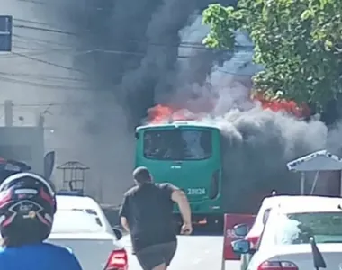 Ônibus foi incendiado no bairro do IAPI