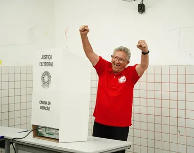 Candidato ficou por cerca de 1 hora na fila da sua seção