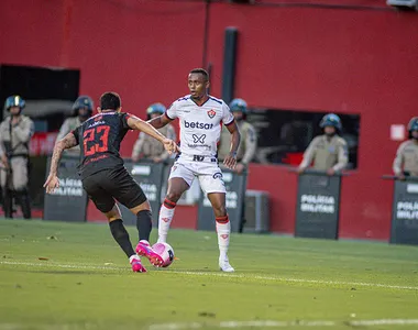 Carlos Eduardo saiu do banco e deu assistência para Everaldo fazer o gol da vitória contra o Bragantino